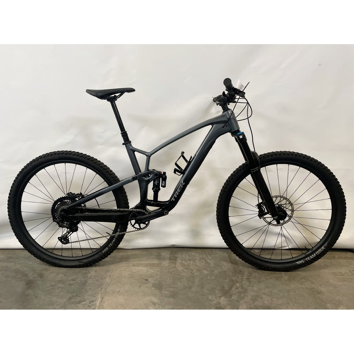 Trek Fuel EX 8 Gen 6 Galactic Grey to Black Fade XL Grå Recycle - Cykel-Recycle - Mountainbike Cykel-RecycleRecycle Cykel Recycle Mountainbike Cykel
